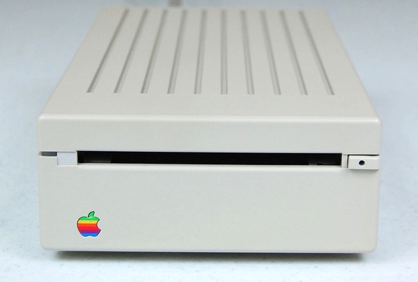 Apple 3.5 Drive - Front