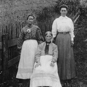 Priscilla, Caroline & Minnie Grimm